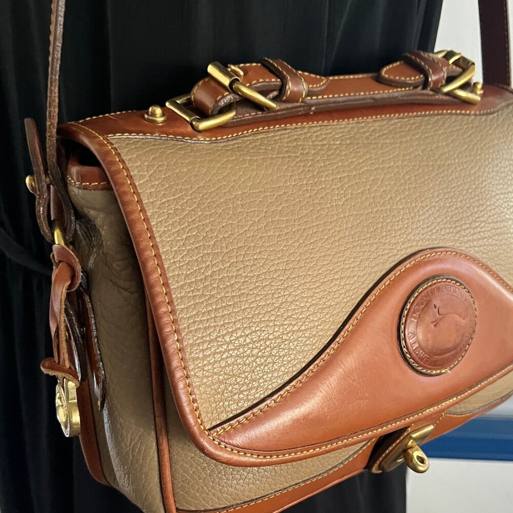 DOONEY BURKE ALL-WEATHER LEATHER  2WAY TURNLOCK SHOULDER BAG C1027401-COSTA RICA - Picture 12 of 12